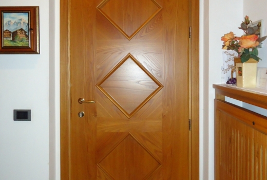 porta in olmo